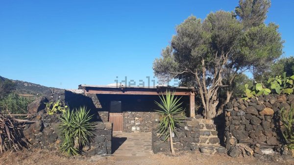 casa indipendente in vendita a Pantelleria