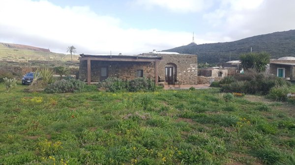 pentavano in vendita a Pantelleria