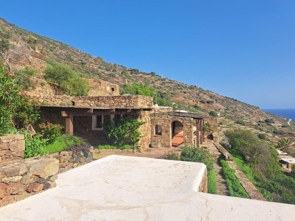 casa indipendente in vendita a Pantelleria