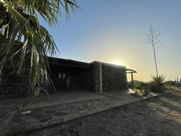 quadrivano in vendita a Pantelleria