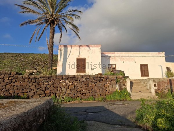 casa indipendente in vendita a Pantelleria in zona Scauri