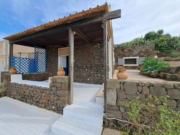 casa indipendente in vendita a Pantelleria in zona Scauri