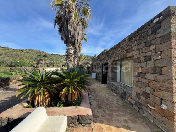 locale commerciale in vendita a Pantelleria