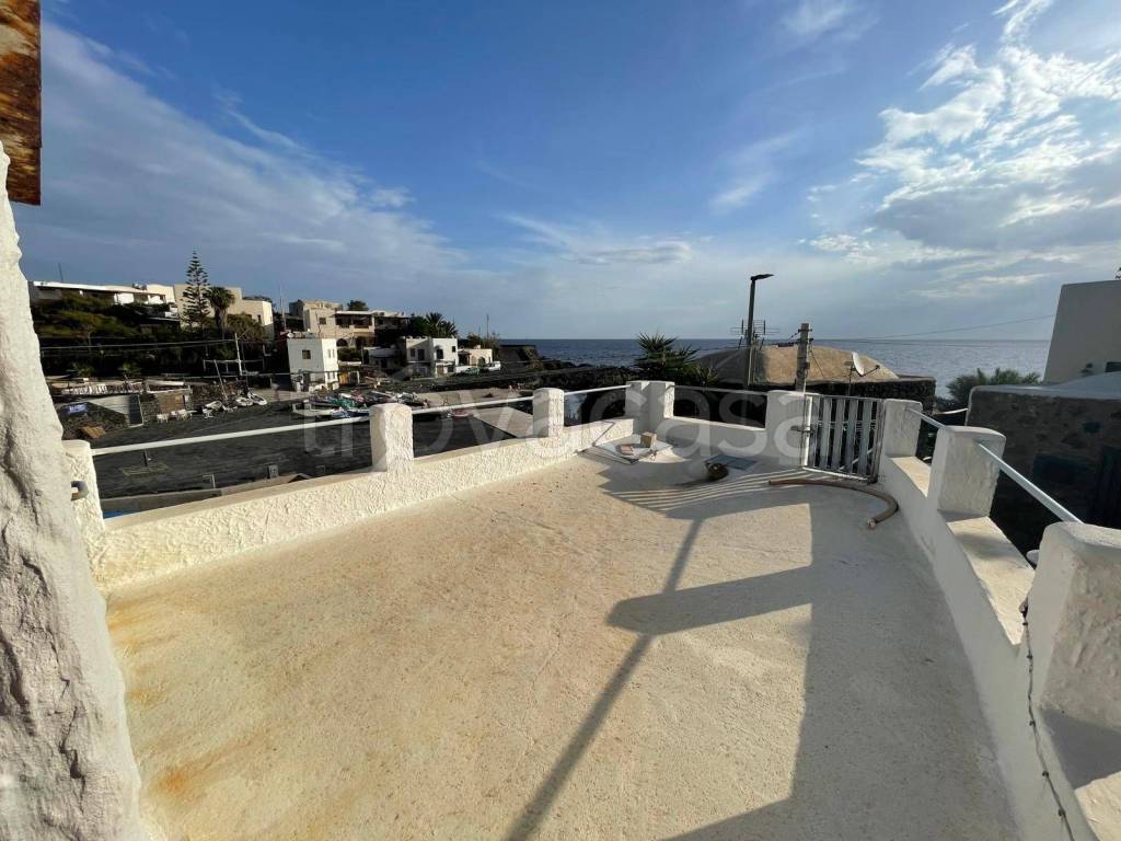 casa indipendente in vendita a Pantelleria in zona Gadir