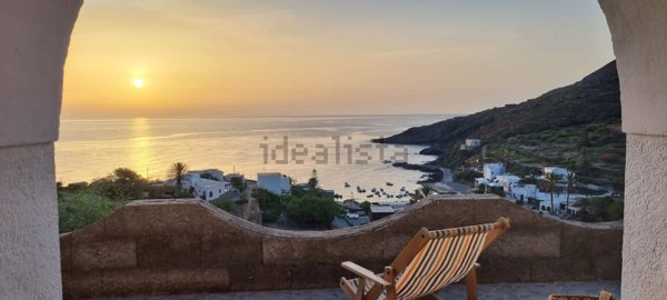 casa indipendente in vendita a Pantelleria in zona Gadir