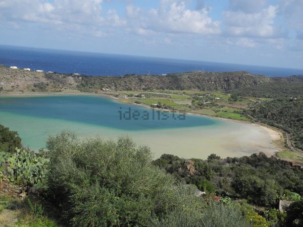 pentavano in vendita a Pantelleria in zona Bugeber