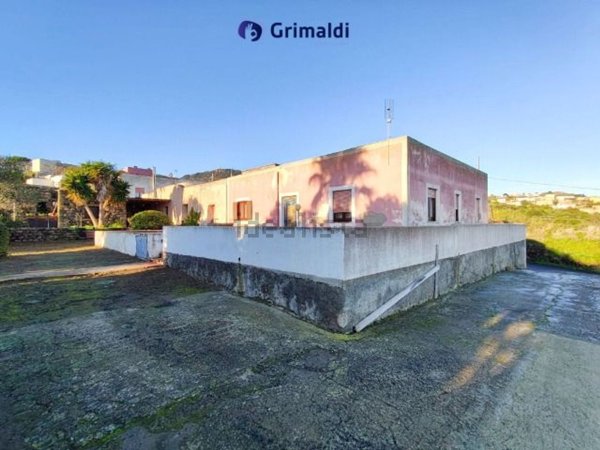 casa indipendente in vendita a Pantelleria in zona Kamma
