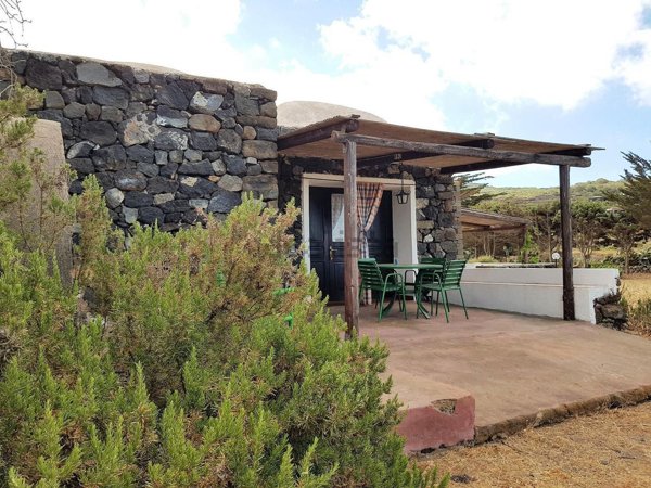 casa indipendente in vendita a Pantelleria