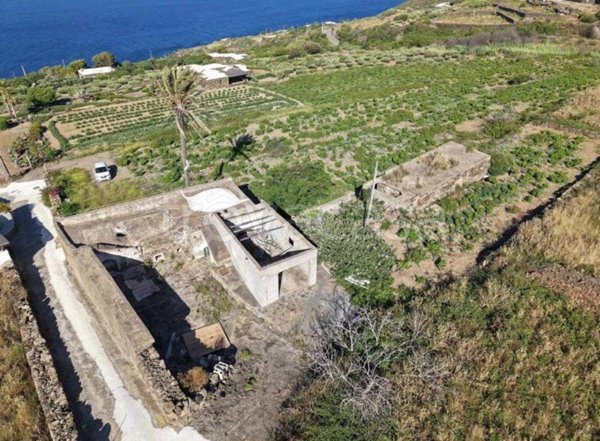 casa indipendente in vendita a Pantelleria in zona Gadir