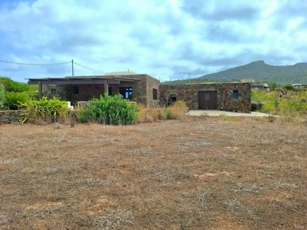 casa indipendente in vendita a Pantelleria