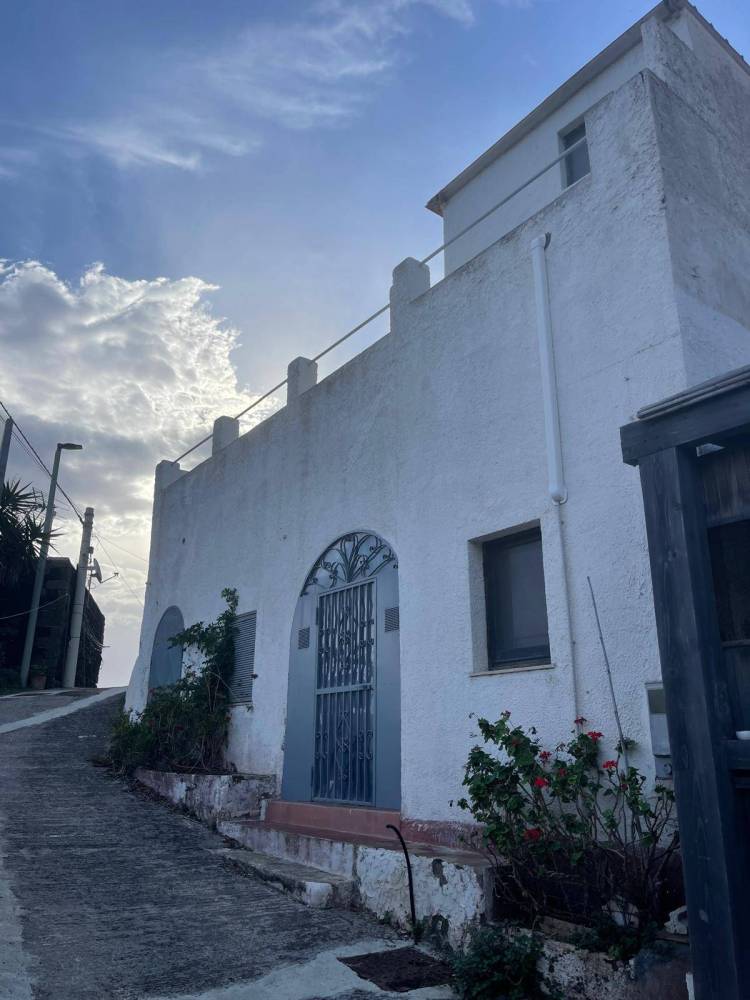 casa indipendente in vendita a Pantelleria in zona Gadir
