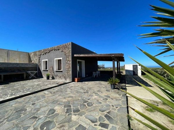 casa indipendente in vendita a Pantelleria
