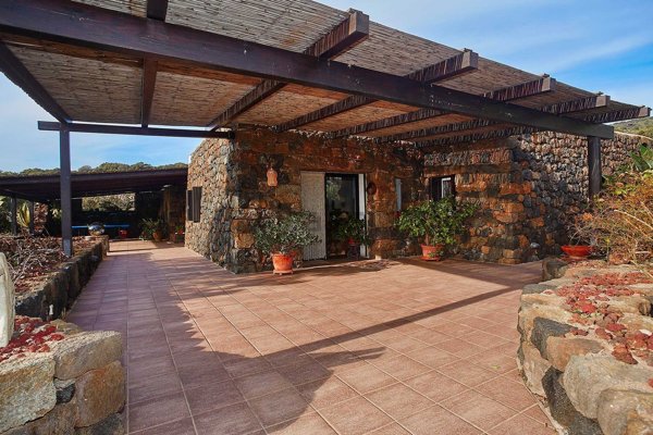 casa indipendente in vendita a Pantelleria