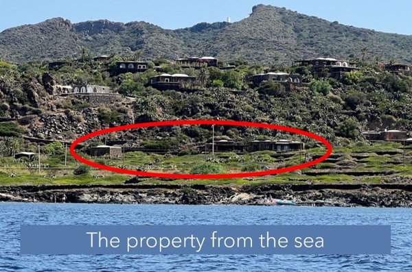 esavano in vendita a Pantelleria in zona Madonna delle Grazie