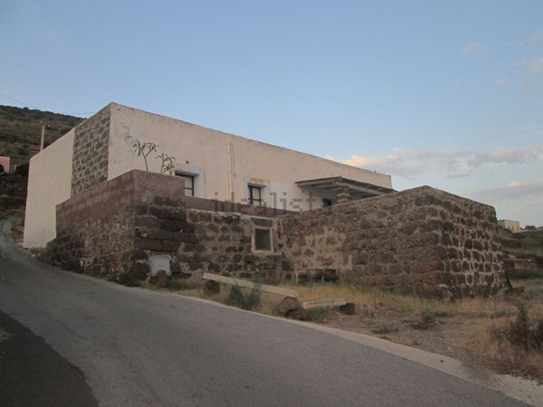 appartamento in vendita a Pantelleria in zona Scauri