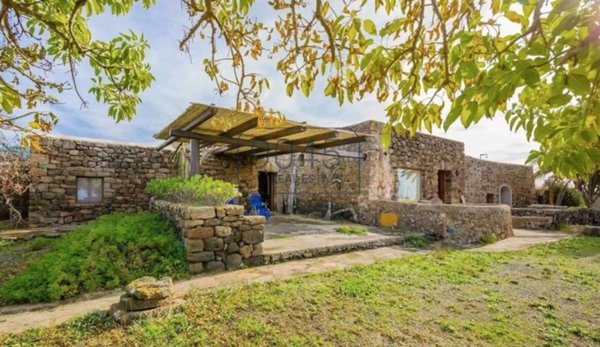 casa indipendente in vendita a Pantelleria in zona Gadir