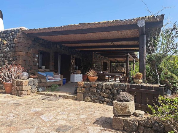 esavano in vendita a Pantelleria