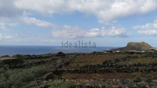 locale di sgombero in vendita a Pantelleria in zona Scauri