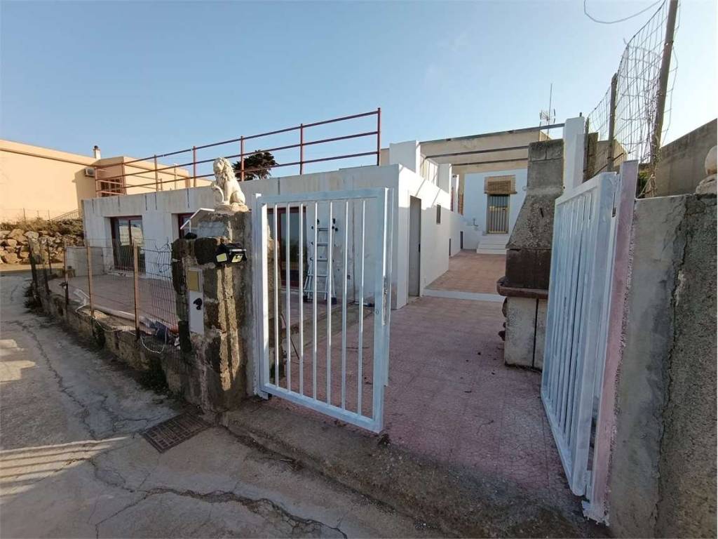 casa indipendente in vendita a Pantelleria in zona Kamma