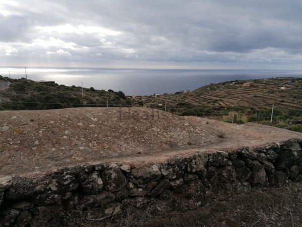 quadrivano in vendita a Pantelleria in zona Sciuvechi