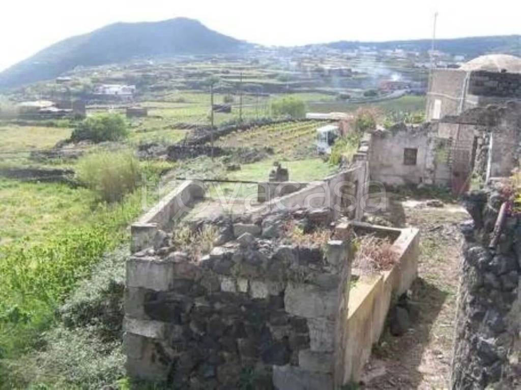 casa indipendente in vendita a Pantelleria in zona Kamma