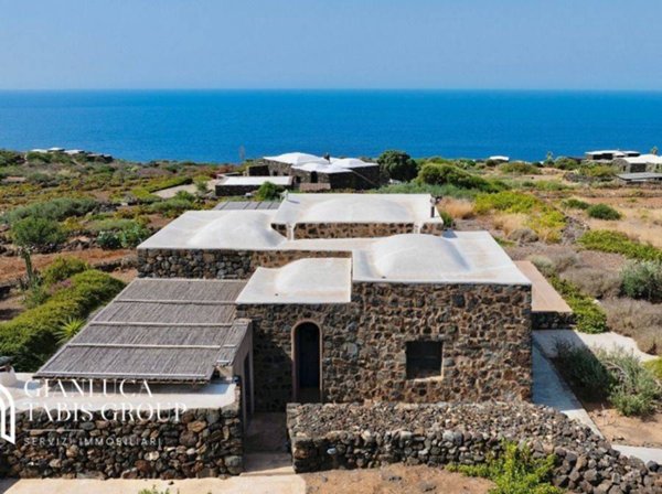 casa semindipendente in vendita a Pantelleria in zona Scauri