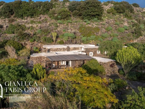 casa indipendente in vendita a Pantelleria