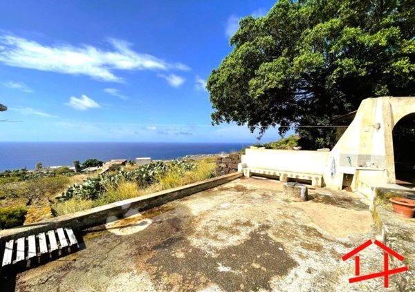 appartamento in vendita a Pantelleria in zona Scauri