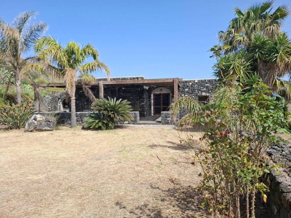 casa indipendente in vendita a Pantelleria in zona Kamma