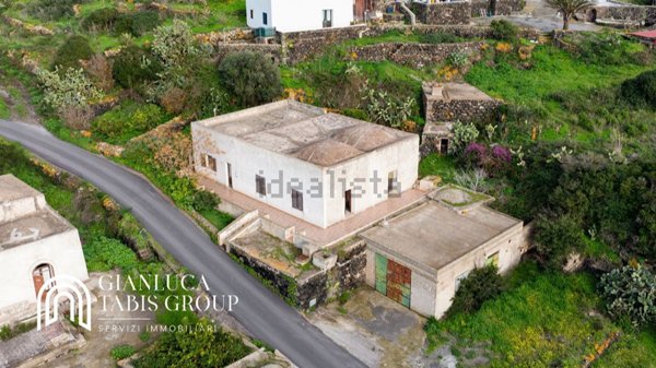 casa indipendente in vendita a Pantelleria