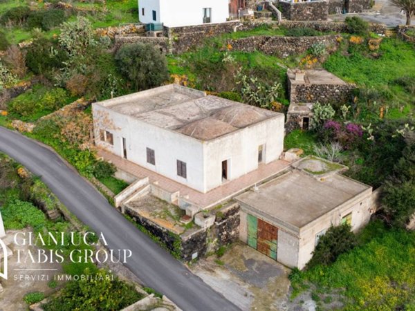 casa indipendente in vendita a Pantelleria