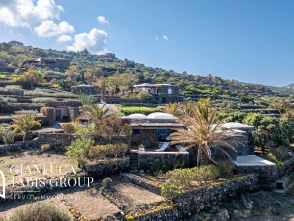 casa indipendente in vendita a Pantelleria
