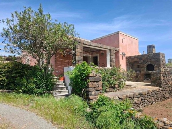 casa indipendente in vendita a Pantelleria