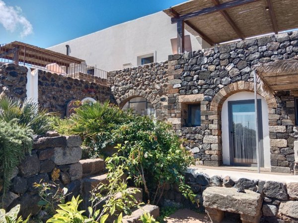 appartamento in vendita a Pantelleria in zona Kamma