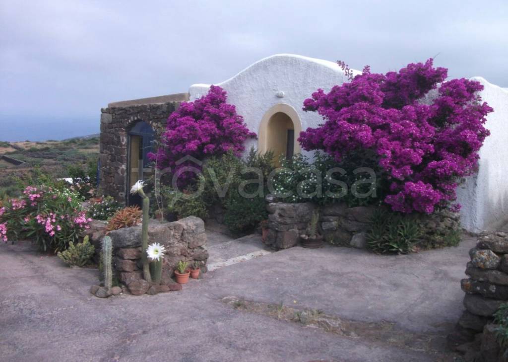 appartamento in vendita a Pantelleria in zona Scauri