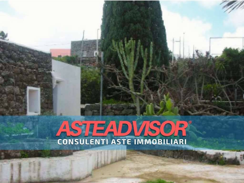 casa indipendente in vendita a Pantelleria in zona Tracino