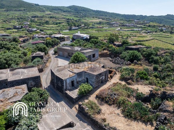 casa indipendente in vendita a Pantelleria in zona Bugeber