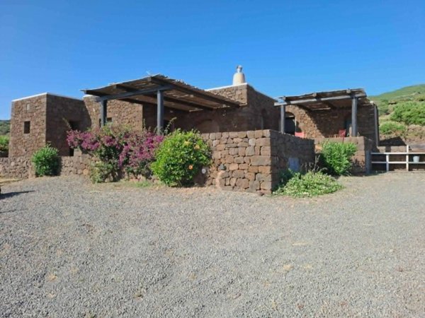 casa indipendente in vendita a Pantelleria in zona Sciuvechi