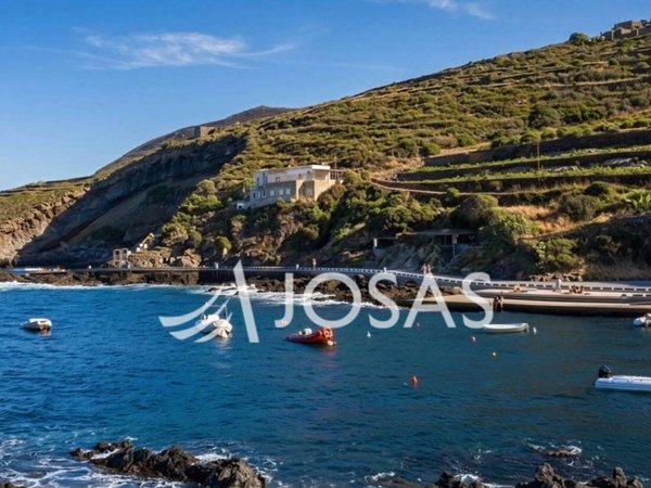 casa indipendente in vendita a Pantelleria in zona Gadir