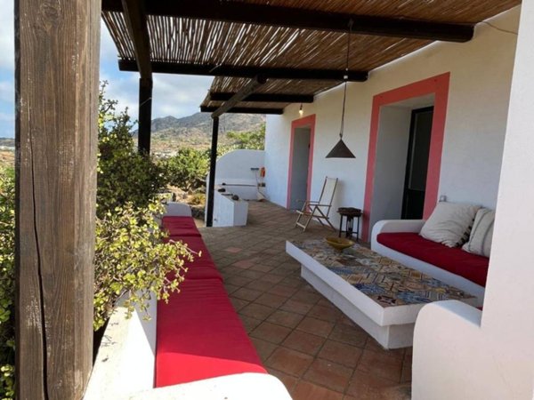 casa indipendente in vendita a Pantelleria