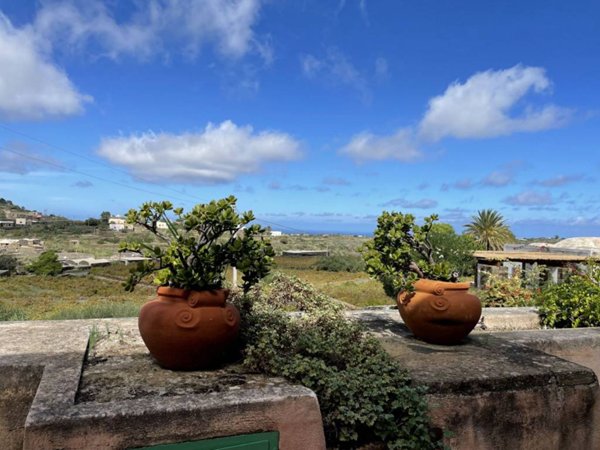 casa indipendente in vendita a Pantelleria in zona Cufurá