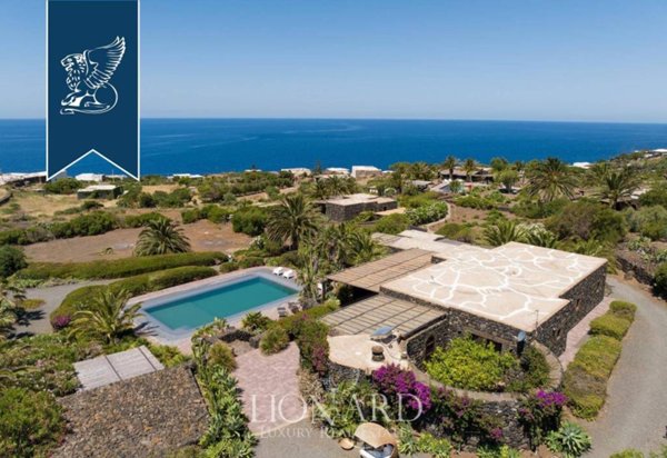 casa indipendente in vendita a Pantelleria