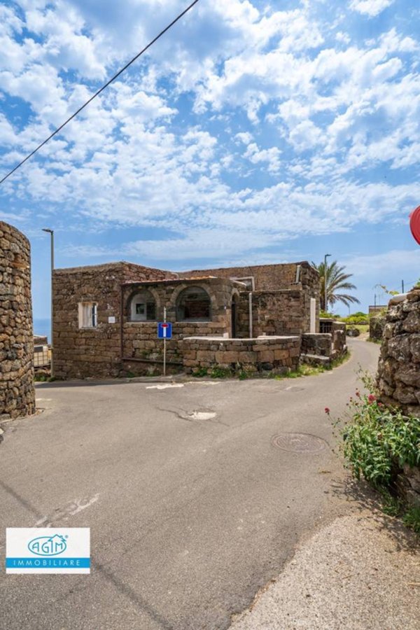 casa indipendente in vendita a Pantelleria in zona Tracino