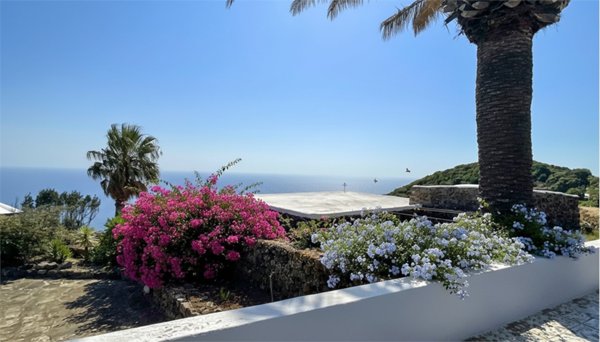appartamento in vendita a Pantelleria in zona Tracino