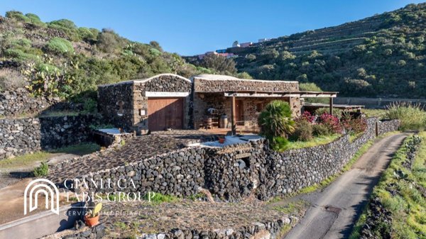 dammuso in vendita a Pantelleria in zona Tracino