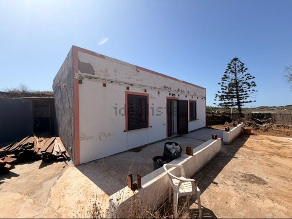 casa indipendente in vendita a Pantelleria in zona Santa Chiara