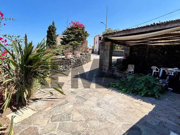 casa indipendente in vendita a Pantelleria in zona Tracino