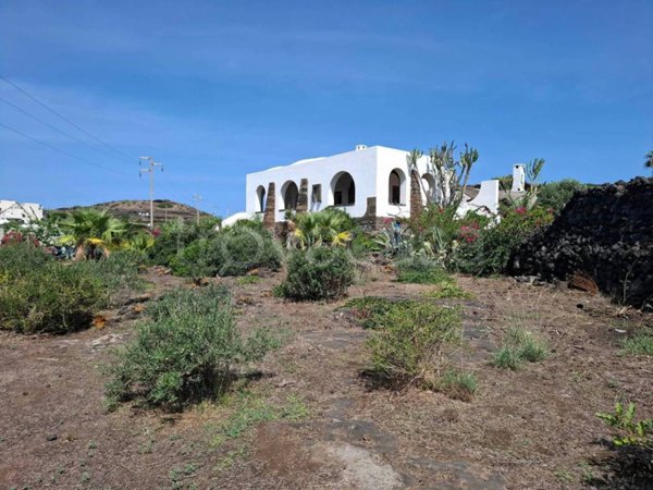 casa indipendente in vendita a Pantelleria in zona Mursia