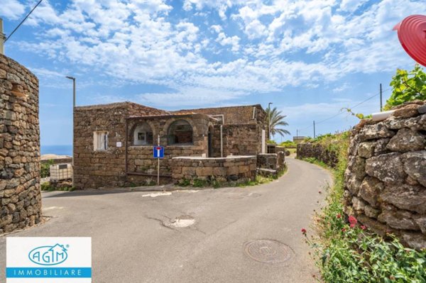 casa indipendente in vendita a Pantelleria in zona Tracino