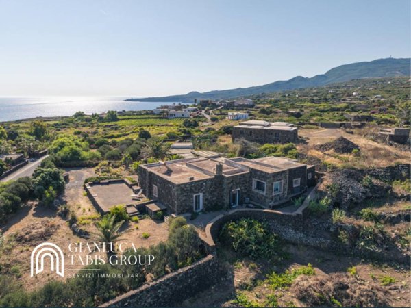 casa indipendente in vendita a Pantelleria in zona Tracino